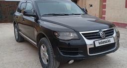 Volkswagen Touareg 2007 годаүшін4 400 000 тг. в Актау