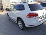 Volkswagen Touareg 2013 года за 13 500 000 тг. в Костанай – фото 2