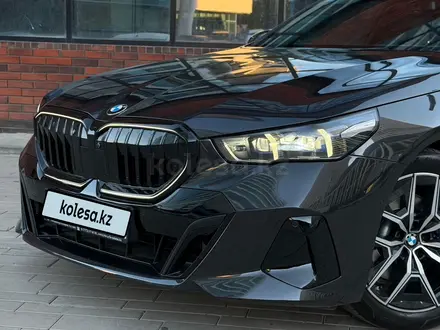 BMW 520 2024 года за 33 900 000 тг. в Астана – фото 4