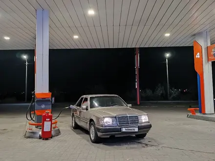 Mercedes-Benz E 220 1991 года за 1 800 000 тг. в Экибастуз – фото 7