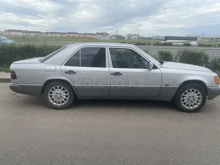 Mercedes-Benz E 280 1994 года за 2 100 000 тг. в Астана – фото 2