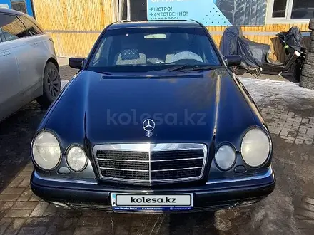 Mercedes-Benz E 230 1997 года за 2 500 000 тг. в Астана