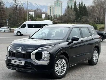 Mitsubishi Outlander 2023 года за 15 800 000 тг. в Алматы