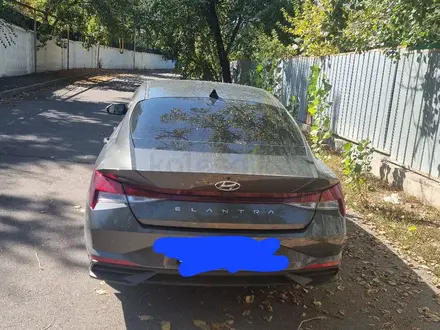 Hyundai Elantra 2022 года за 11 200 000 тг. в Алматы – фото 3