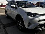Toyota RAV4 2017 года за 10 500 000 тг. в Аксай – фото 2