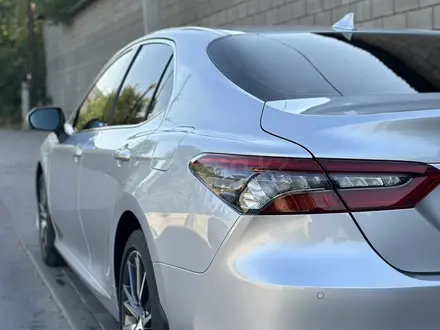 Toyota Camry 2023 года за 19 300 000 тг. в Алматы – фото 6