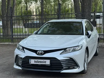 Toyota Camry 2023 года за 14 400 000 тг. в Астана