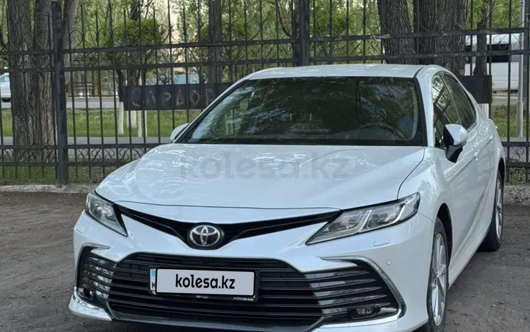 Toyota Camry 2023 года за 14 400 000 тг. в Астана