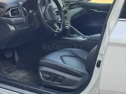 Toyota Camry 2023 года за 14 400 000 тг. в Астана – фото 16