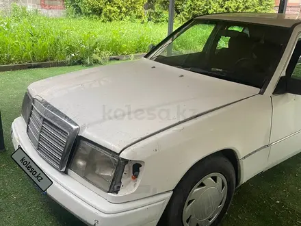 Mercedes-Benz E 260 1992 года за 950 000 тг. в Алматы – фото 4