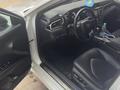 Toyota Camry 2020 года за 11 500 000 тг. в Актобе – фото 11