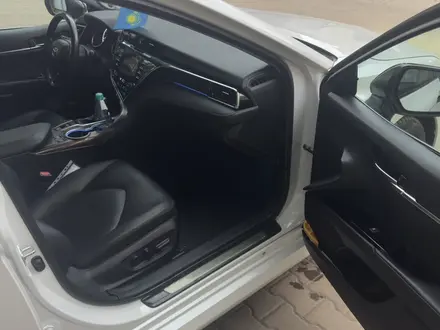 Toyota Camry 2020 года за 11 500 000 тг. в Актобе – фото 15