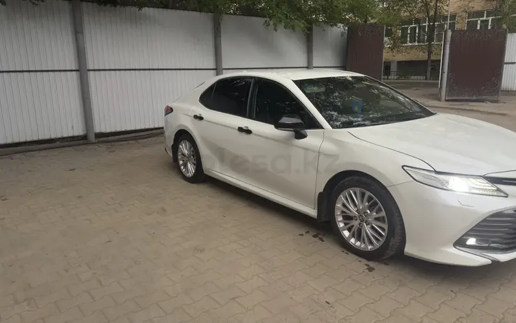 Toyota Camry 2020 года за 11 500 000 тг. в Актобе