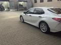 Toyota Camry 2020 года за 11 500 000 тг. в Актобе – фото 3