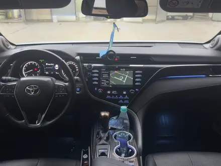Toyota Camry 2020 года за 11 500 000 тг. в Актобе – фото 9