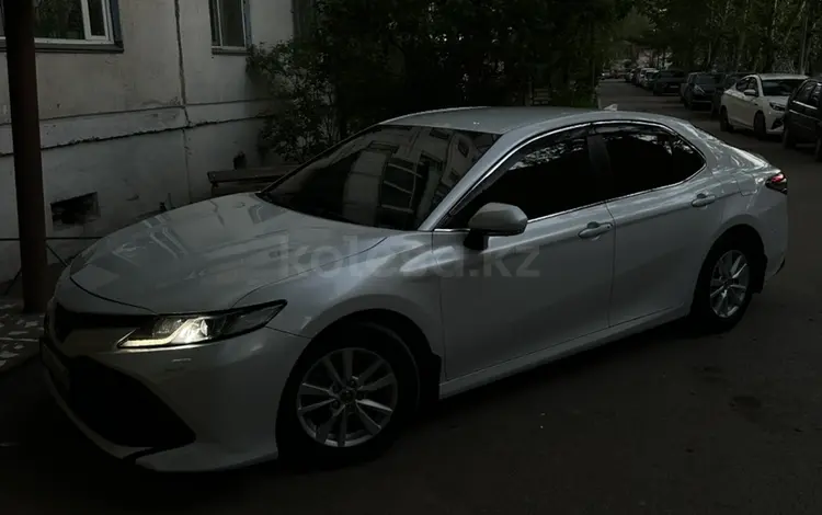 Toyota Camry 2018 года за 12 800 000 тг. в Караганда