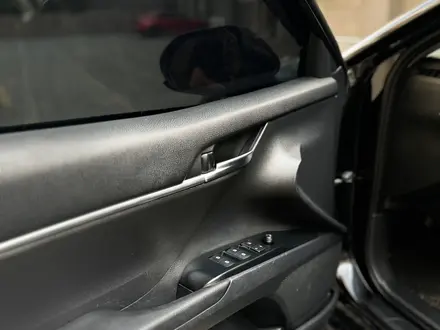 Toyota Camry 2019 года за 10 500 000 тг. в Алматы – фото 27