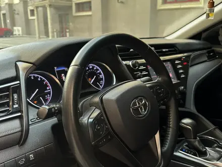 Toyota Camry 2019 года за 10 500 000 тг. в Алматы – фото 28