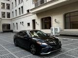 Toyota Camry 2019 года за 10 500 000 тг. в Алматы – фото 2