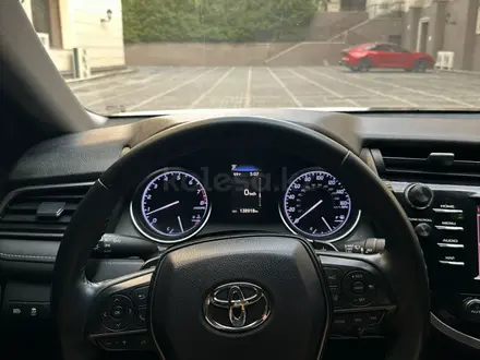 Toyota Camry 2019 года за 10 500 000 тг. в Алматы – фото 31