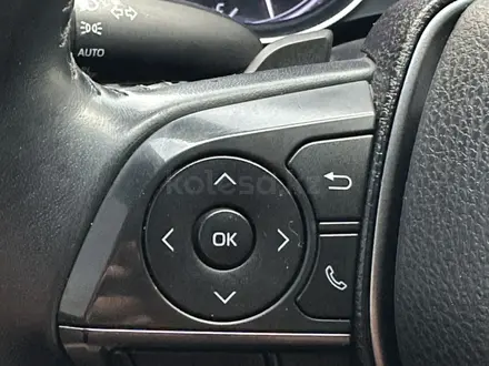 Toyota Camry 2019 года за 10 500 000 тг. в Алматы – фото 33