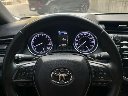 Toyota Camry 2019 года за 10 500 000 тг. в Алматы – фото 35