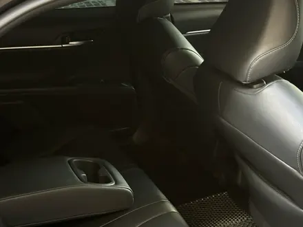 Toyota Camry 2019 года за 10 500 000 тг. в Алматы – фото 42
