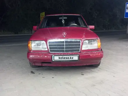 Mercedes-Benz E 200 1995 года за 1 700 000 тг. в Райымбек (Карасайский р-н) – фото 15