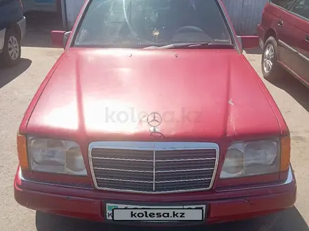 Mercedes-Benz E 200 1995 года за 1 700 000 тг. в Райымбек (Карасайский р-н)