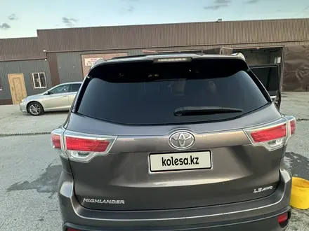 Toyota Highlander 2014 года за 11 000 000 тг. в Атырау – фото 4