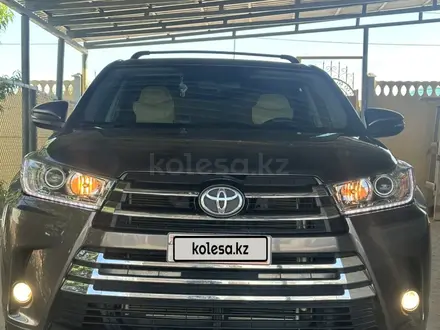 Toyota Highlander 2014 года за 11 000 000 тг. в Атырау