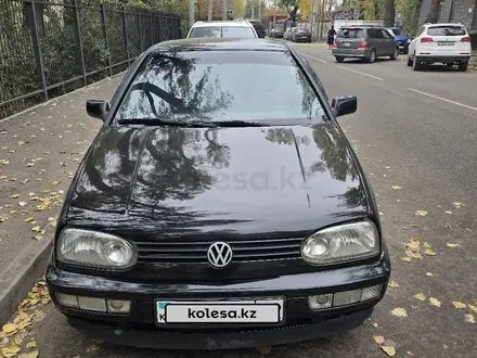 Volkswagen Golf 1997 года за 2 700 000 тг. в Алматы – фото 2