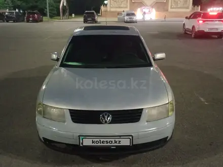 Volkswagen Passat 1998 года за 1 100 000 тг. в Тараз – фото 2