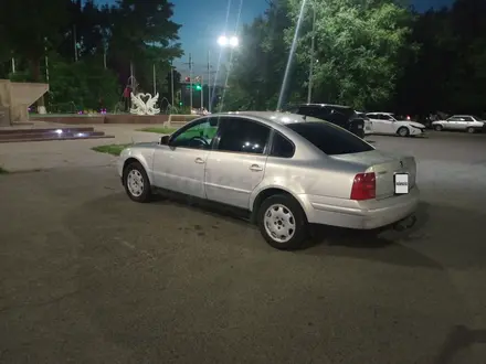 Volkswagen Passat 1998 года за 1 100 000 тг. в Тараз – фото 5