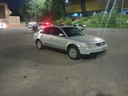 Volkswagen Passat 1998 года за 1 100 000 тг. в Тараз – фото 9