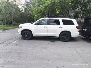 Toyota Sequoia, 2008