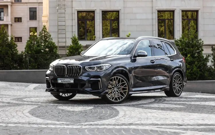 BMW X5 M 2022 года за 48 000 000 тг. в Алматы