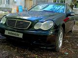 Mercedes-Benz C 240 2004 года за 2 700 000 тг. в Усть-Каменогорск – фото 2
