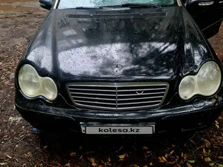 Mercedes-Benz C 240