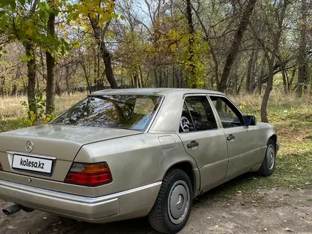 Mercedes-Benz E 230 1990 года за 735 000 тг. в Есик – фото 5