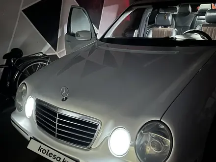 Mercedes-Benz E 320 2001 года за 5 900 000 тг. в Атырау – фото 40