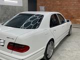 Mercedes-Benz E 55 AMG 2001 года за 11 000 000 тг. в Атырау – фото 4