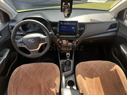 Hyundai Accent 2021 года за 8 550 000 тг. в Актобе – фото 22