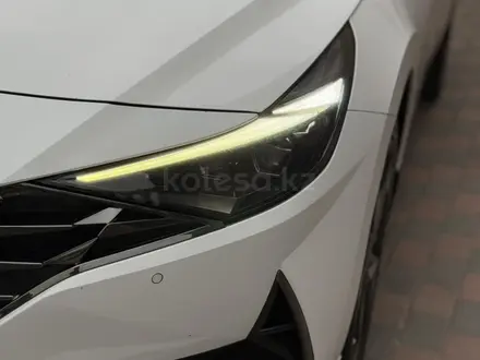 Hyundai Elantra 2021 года за 8 800 000 тг. в Алматы – фото 16