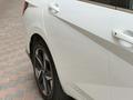 Hyundai Elantra 2021 года за 8 800 000 тг. в Алматы – фото 17