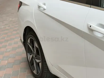 Hyundai Elantra 2021 года за 8 800 000 тг. в Алматы – фото 17