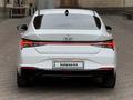 Hyundai Elantra 2021 года за 8 800 000 тг. в Алматы – фото 2