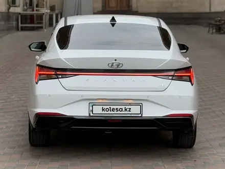 Hyundai Elantra 2021 года за 8 800 000 тг. в Алматы – фото 2