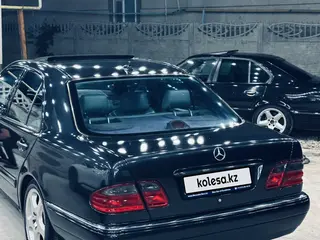 Mercedes-Benz E 230