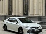 Toyota Camry 2018 года за 14 000 000 тг. в Алматы